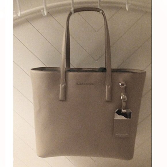 Marc Jacobs Tote - Sandstone - Picture 4 of 10